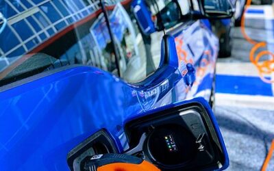 Megatrend E-Mobilität: ROWA Masterbatch fährt mit